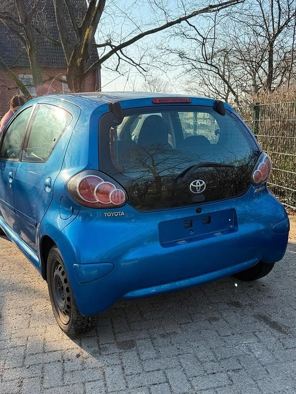Gebraucht Toyota Aygo 68 PS (50 kW) 2009 Blau Kleinwagen