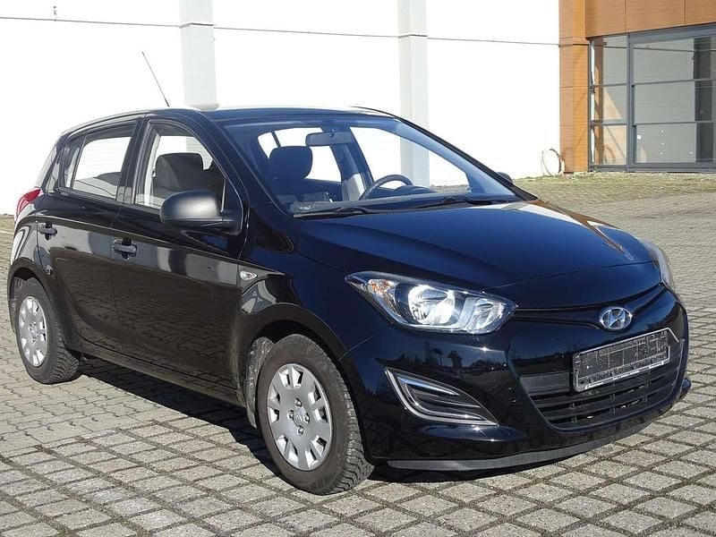Gebraucht Hyundai i20 86 PS (63 kW) 2015 Schwarz Limousine