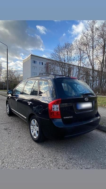 Gebraucht Kia Carens 150 PS (110 kW) 2010 Schwarz Van / Kleinbus