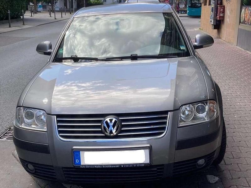 Silber Gebraucht 2003 VW Passat Trendline Limousine | 2.000 € (Fairer Preis) - Bild 1/4