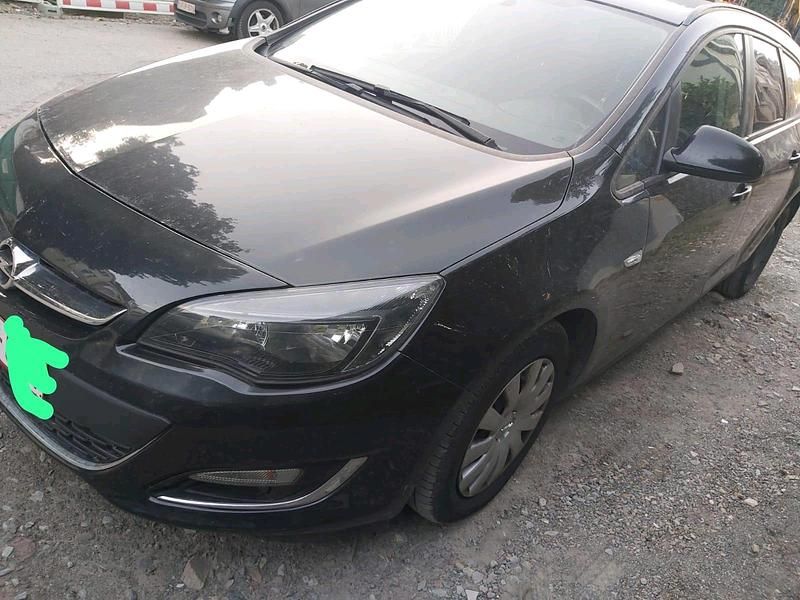 Schwarz Gebraucht 2013 Opel Astra Kombi | 2.500 € (Superpreis) - Bild 1/4
