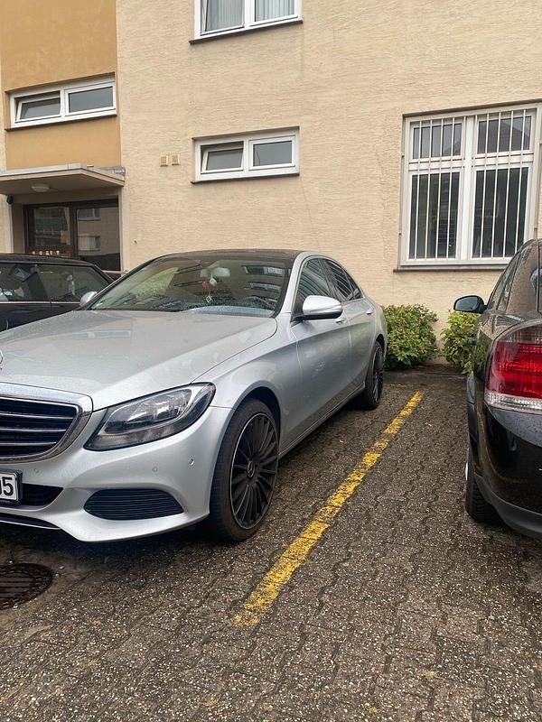 Grau Gebraucht 2014 Mercedes C200 Limousine | 15.500 € - Bild 1/4