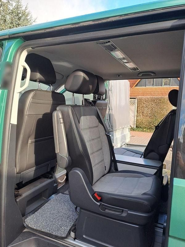 Gebraucht VW Multivan Highline 199 PS (146 kW) 2020 Grün Van