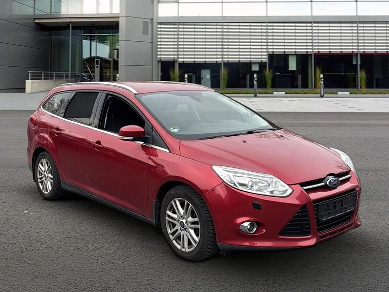 Gebraucht Ford Focus Titanium 125 PS (91 kW) 2012 Rot Kombi