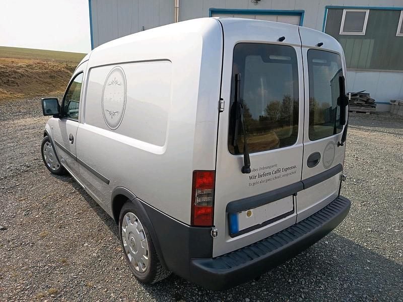 Gebraucht Opel Combo 101 PS (74 kW) 2011 Silber Limousine