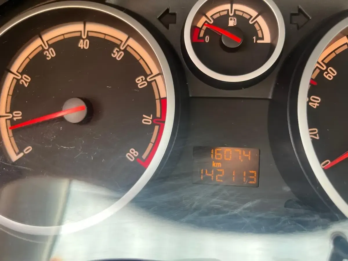Gebraucht Opel Corsa Color Edition 87 PS (63 kW) 2012 Grau Kleinwagen