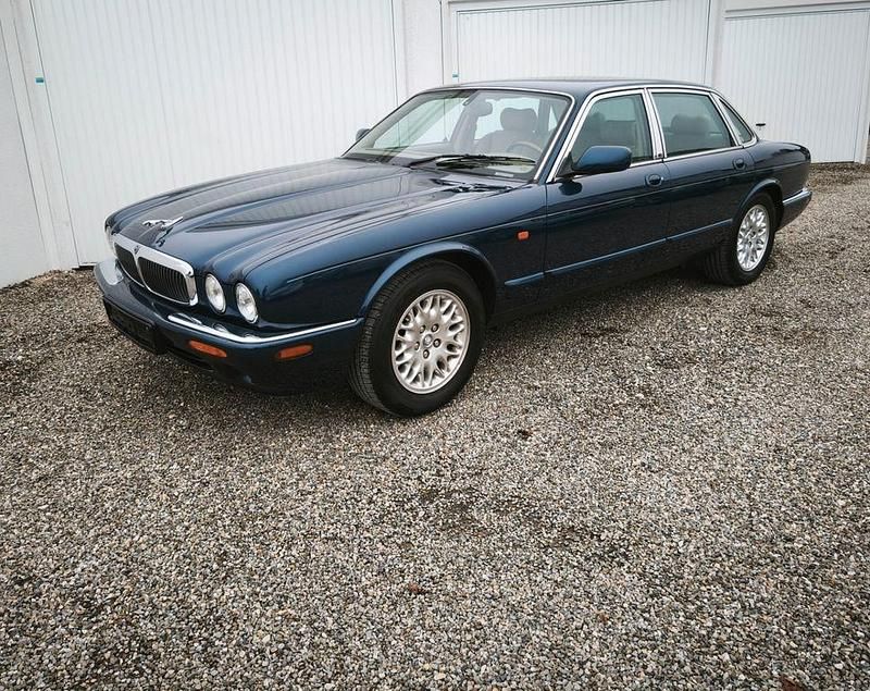 Gebraucht Jaguar XJ 237 PS (174 kW) 2001 Blau Limousine