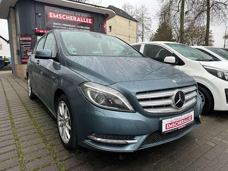 Gebraucht Mercedes B200 156 PS (114 kW) 2012 Universumblau Van / Kleinbus