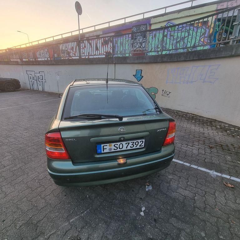 Gebraucht Opel Astra 101 PS (74 kW) 1998 Grün Limousine