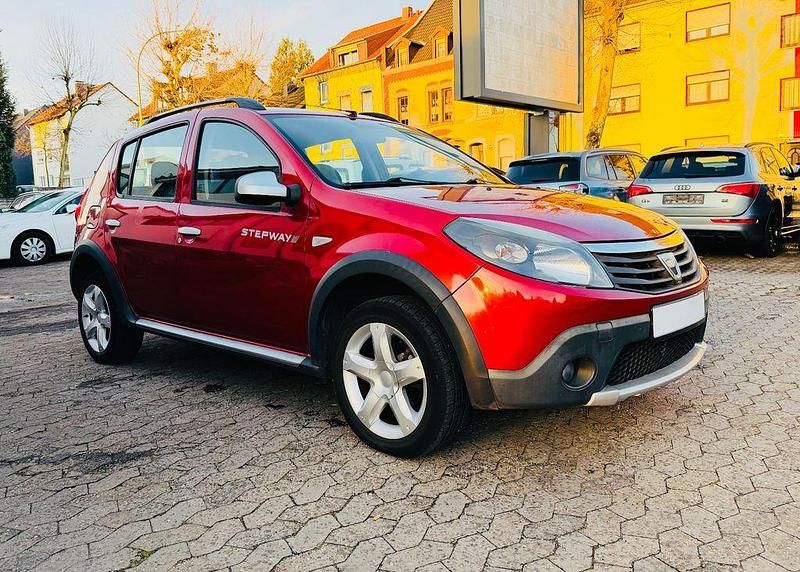 Rot Gebraucht 2010 Dacia Sandero Stepway SUV | 4.700 € (Teuer) - Bild 1/4