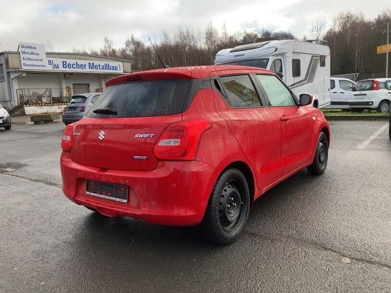 Gebraucht Suzuki Swift Comfort 83 PS (61 kW) 2023 Solid fervent red (rot) Limousine