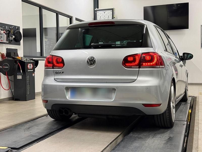 Gebraucht VW Golf VI Team 122 PS (89 kW) 2010 Silber Kleinwagen