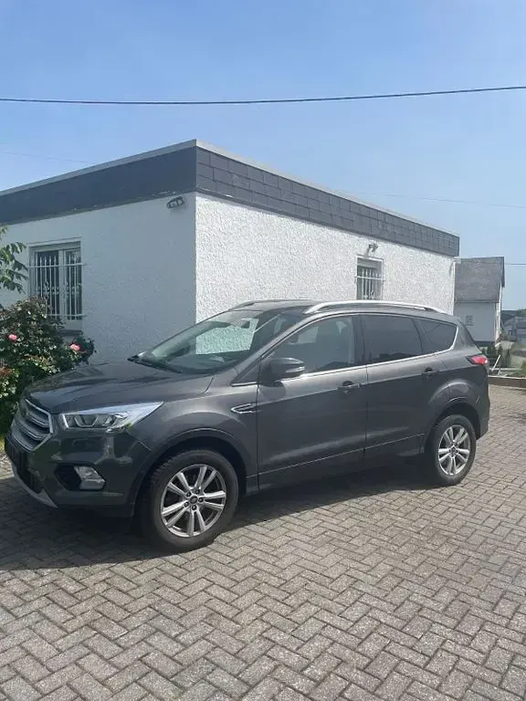 Gebraucht Ford Kuga Cool & Connect 150 PS (110 kW) 2018 Grau SUV
