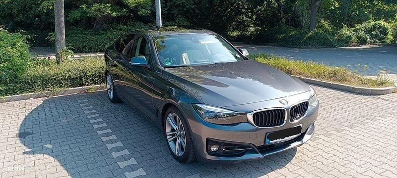 Grau Gebraucht 2019 BMW 320 Gran Turismo Performance Limousine | 17.450 € (Fairer Preis) - Bild 1/4