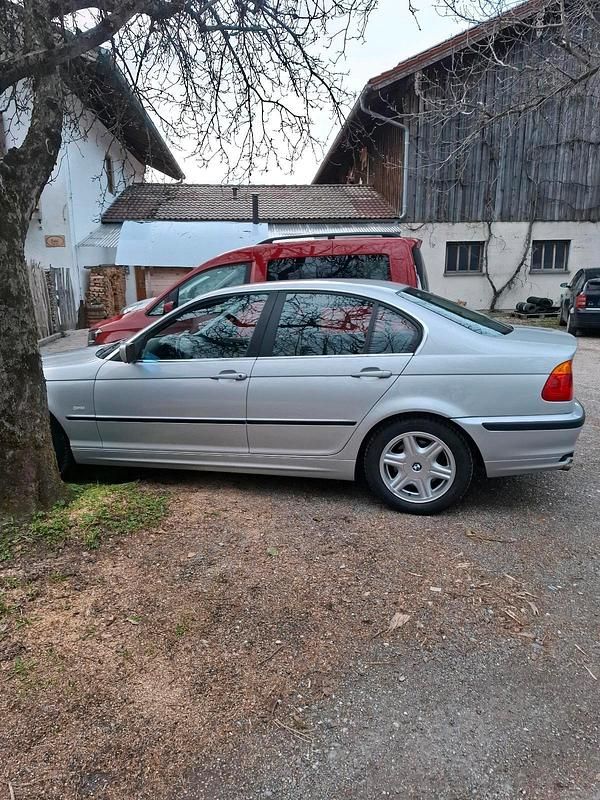 Gebraucht BMW 325 195 PS (143 kW) 2005 Silber Limousine