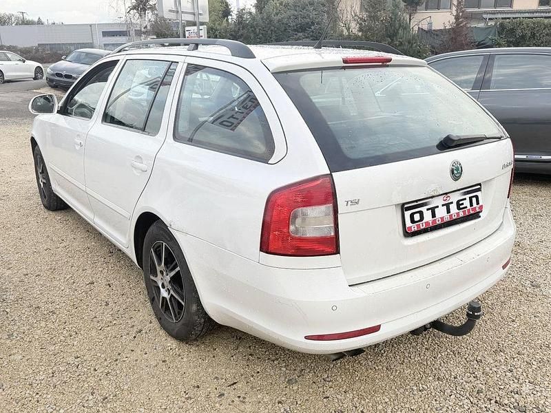 Gebraucht Skoda Octavia Ambiente 122 PS (89 kW) 2011 Weiß Kombi