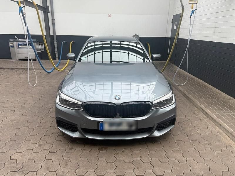 Grau Gebraucht 2019 BMW 530 M Sport Limousine | 29.999 € (Fairer Preis) - Bild 1/4