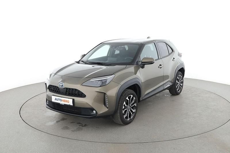 Gold Gebraucht 2022 Toyota Yaris Cross Team SUV | 24.370 € (Fairer Preis) - Bild 1/3