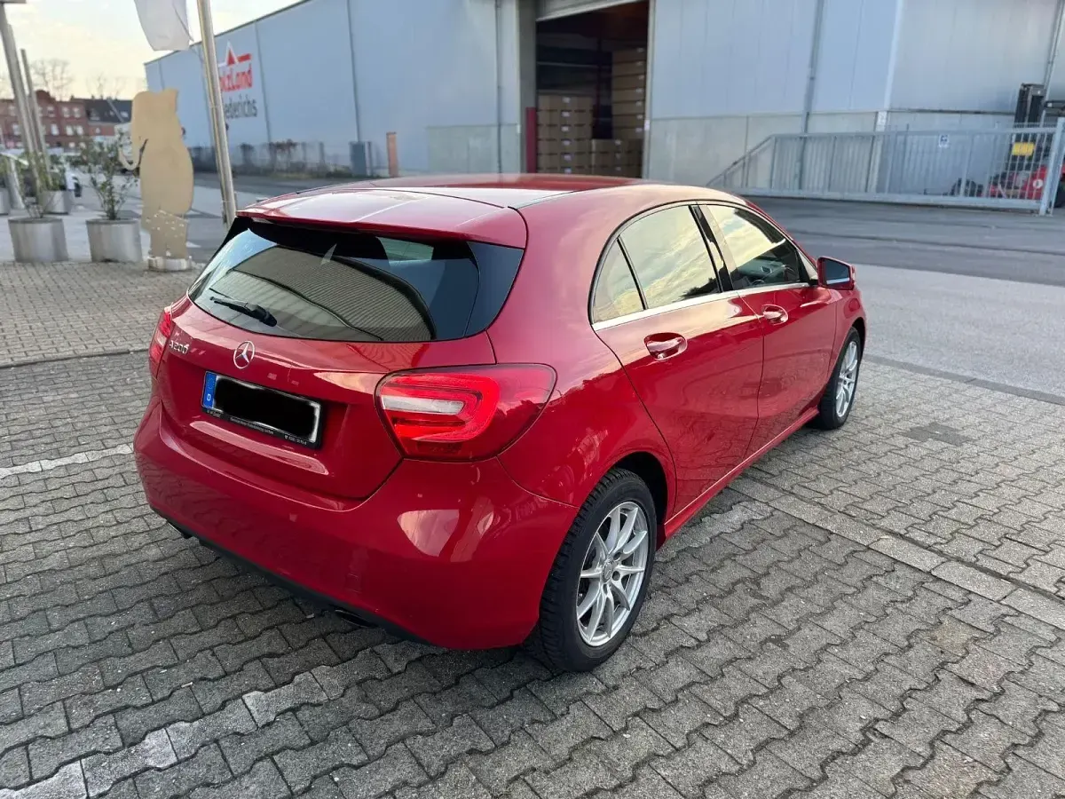 Gebraucht Mercedes A200 156 PS (114 kW) 2013 Rot Limousine