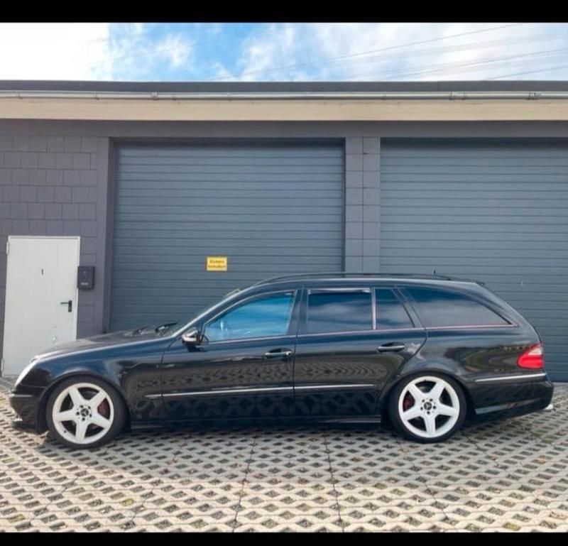 Schwarz Gebraucht 2007 Mercedes E550 Kombi | 7.100 € - Bild 1/4