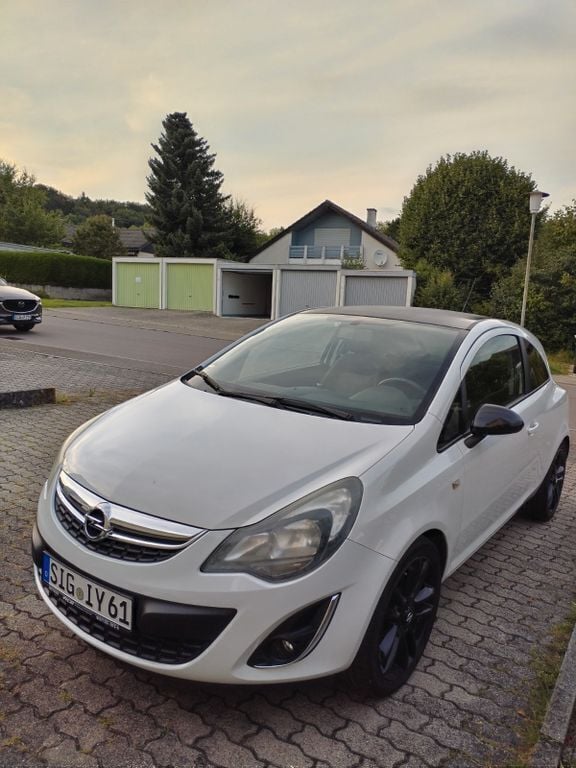 Gebraucht Opel Corsa Color Edition 87 PS (63 kW) 2013 Weiß Kleinwagen
