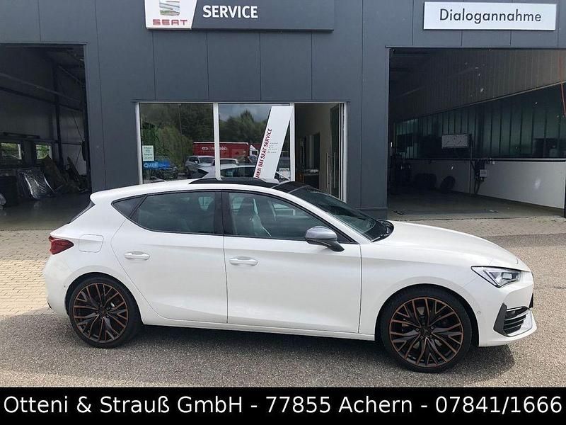 Weiß Gebraucht 2021 Cupra Leon VZ2 Limousine | 23.395 € (Etwas zu teuer) - Bild 1/4