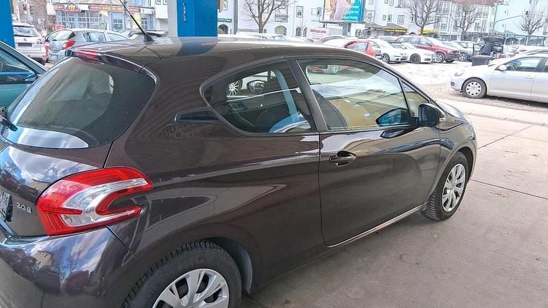 Gebraucht Peugeot 208 68 PS (50 kW) 2013 Violet Kleinwagen