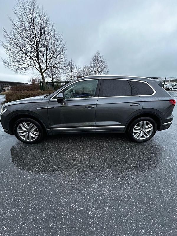 Gebraucht VW Touareg 231 PS (169 kW) 2022 Grau SUV