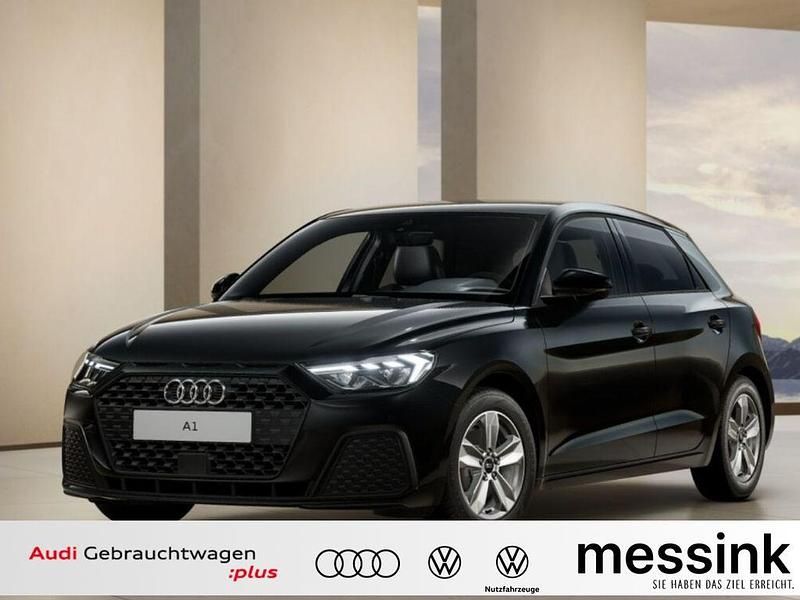 Schwarz (mythosschwarz metallic) Neu 2025 Audi A1 Sportback S-Line Kleinwagen | 29.918 € (Fairer Preis) - Bild 1/4