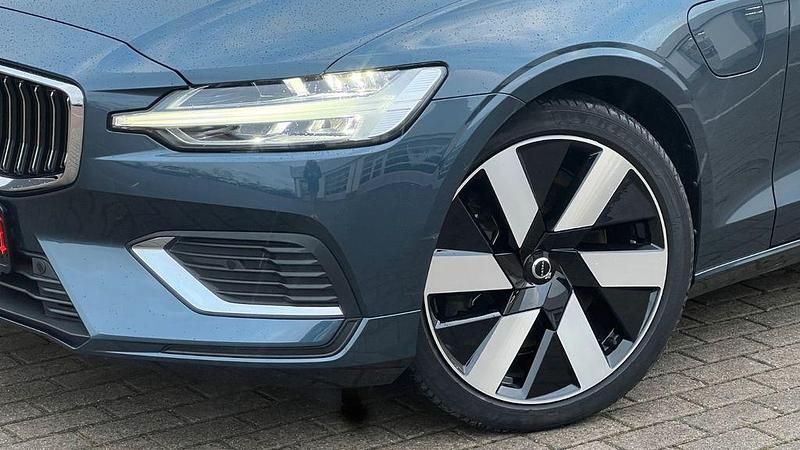Gebraucht Volvo V60 253 PS (186 kW) 2024 Blau Kombi