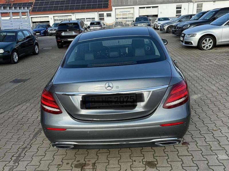 Gebraucht Mercedes E220 Avantgarde 194 PS (142 kW) 2019 Grau Limousine