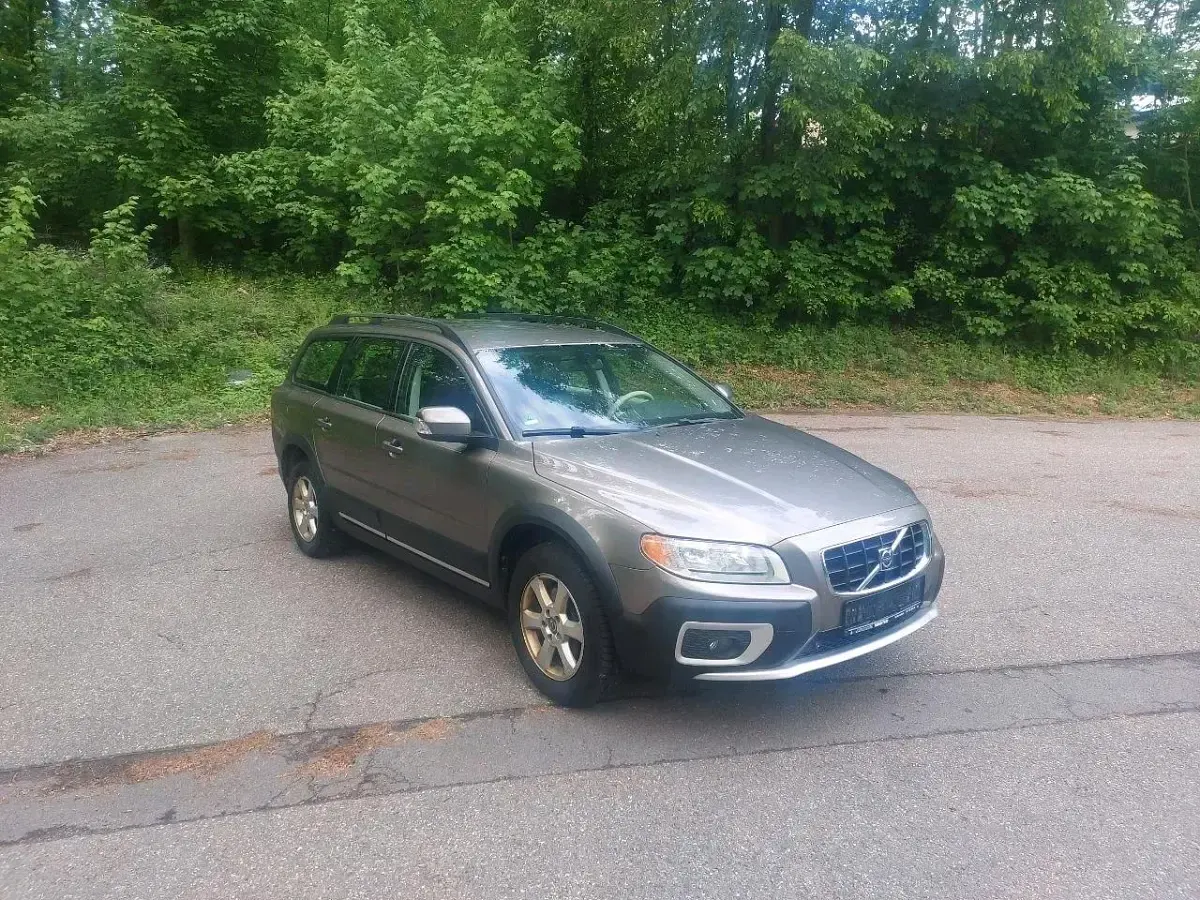 Używany Volvo XC70 185 KM (136 kW) 2008 Brązowy Kombi