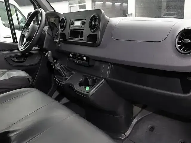 Używany Mercedes Sprinter 170 KM (125 kW) 2021 Biały Van