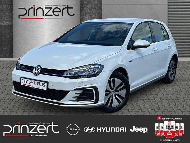 Pure white Gebraucht 2018 VW Golf VII GTE Limousine | 18.970 € (Guter Preis) - Bild 1/4