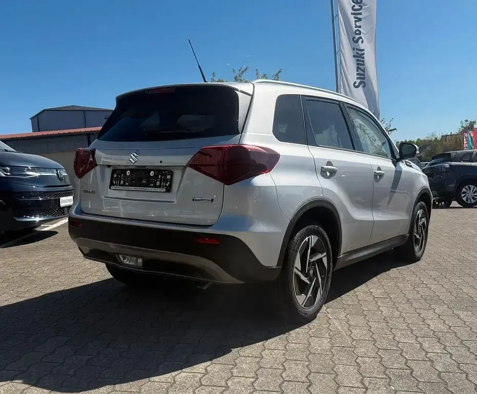 Neu Suzuki Vitara Comfort+ 129 PS (94 kW) 2025 Silber SUV