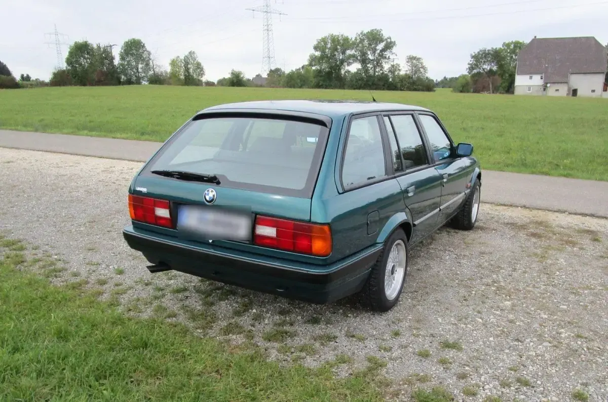 Gebraucht BMW 318 113 PS (83 kW) 1993 Grün Kombi