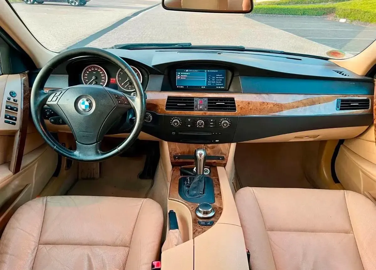 Gebraucht BMW 523 177 PS (130 kW) 2007 Schwarz Kombi