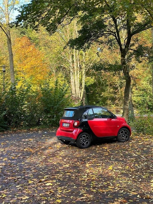 Rot Gebraucht 2018 Smart ForTwo Electric Drive Cabrio | 9.950 € (Fairer Preis) - Bild 1/4