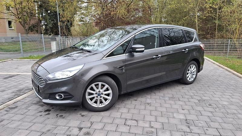 Gebraucht Ford S-MAX Titanium 150 PS (110 kW) 2017 Grau Van / Kleinbus