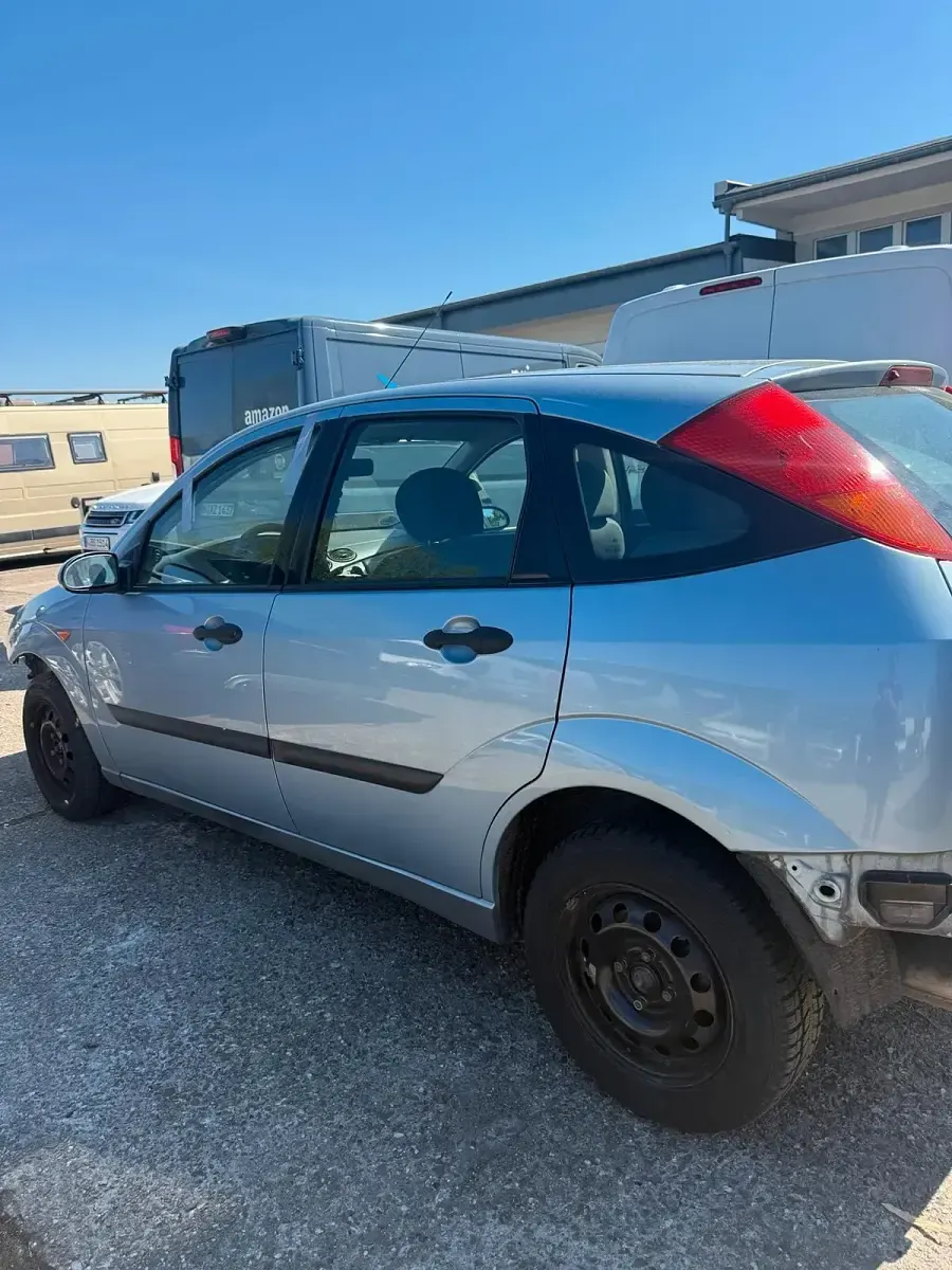 Gebraucht Ford Focus 100 PS (73 kW) 2004 Blau Kleinwagen