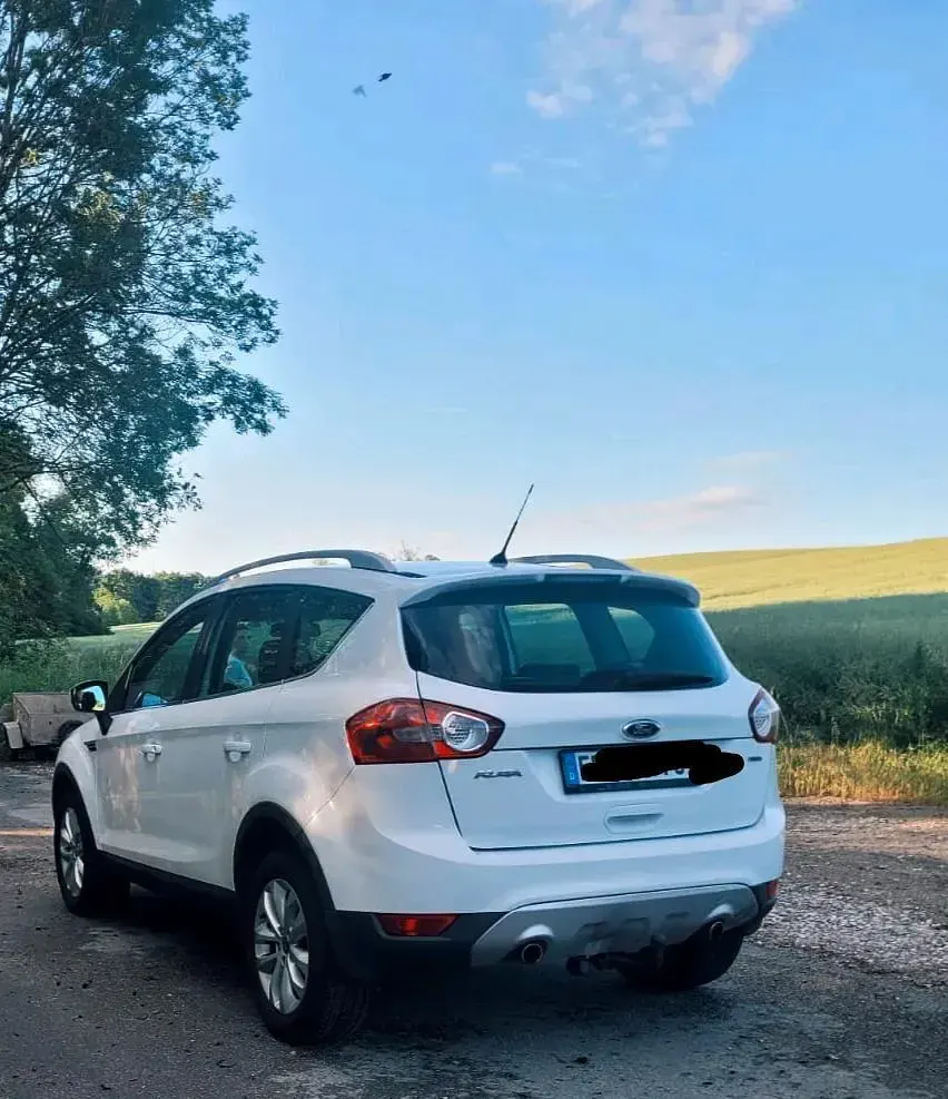 Gebraucht Ford Kuga 140 PS (102 kW) 2011 Weiß SUV