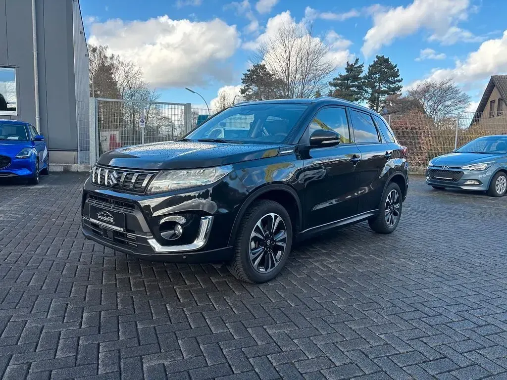Gebraucht Suzuki Vitara Comfort+ 129 PS (94 kW) 2024 Schwarz SUV