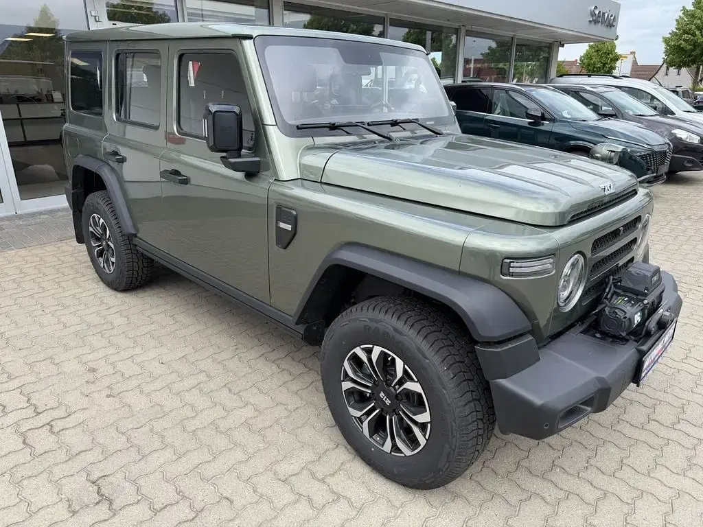 Neu BAW 212 166 PS (122 kW) 2026 Grün SUV