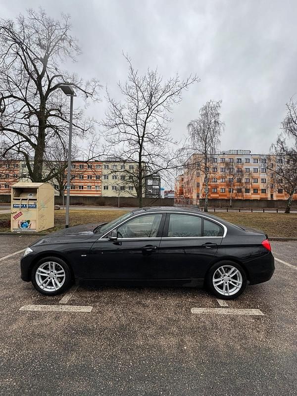 Gebraucht BMW 328 245 PS (180 kW) 2013 Schwarz Limousine