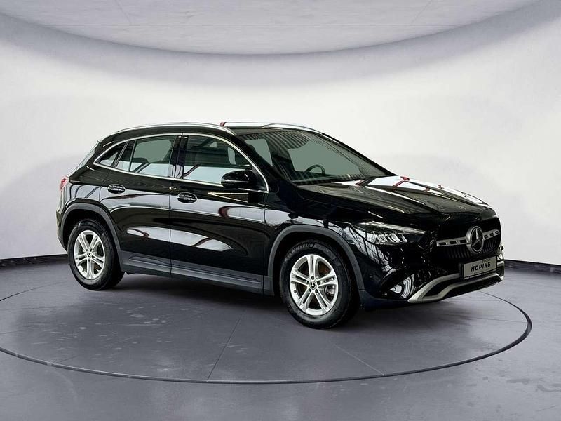Gebraucht Mercedes GLA200 163 PS (119 kW) 2024 Nachtschwarz  unilack SUV