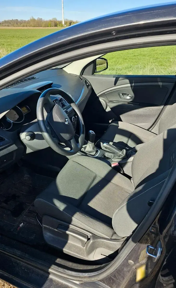 Gebraucht Renault Mégane 101 PS (74 kW) 2011 Blau Limousine