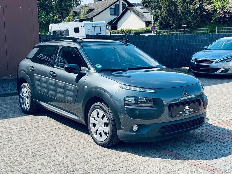 Usado Citroën C4 Feel 82 HP (60 kW) 2017 Cinzento Sedan