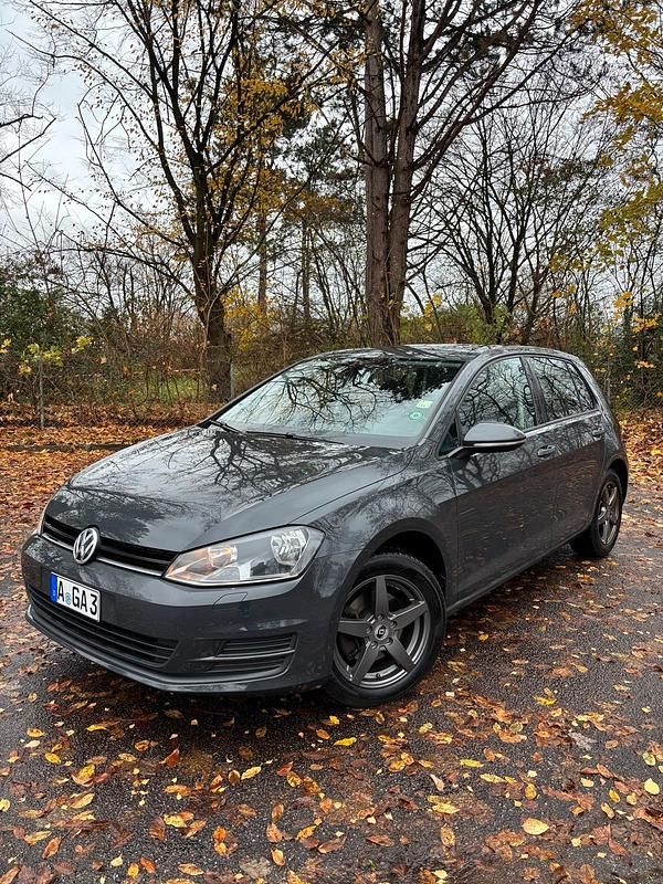 Grau Gebraucht 2014 VW Golf VII Limousine | 9.000 € (Guter Preis) - Bild 1/4