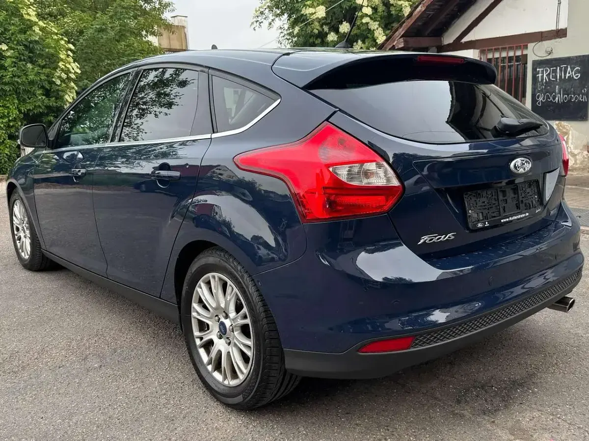 Gebraucht Ford Focus 150 PS (110 kW) 2011 Blazerblau Kleinwagen