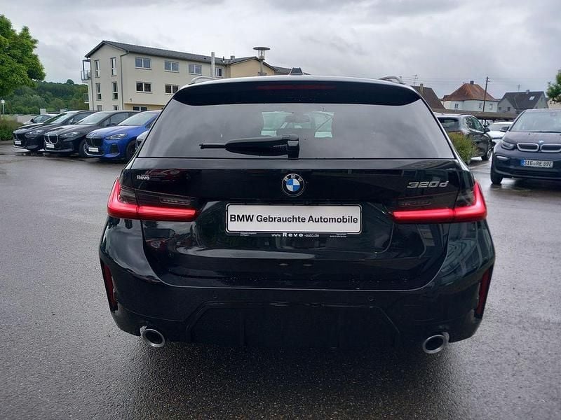 Gebraucht BMW 320 M Sport 190 PS (139 kW) 2023 Black sapphire metallic Kombi